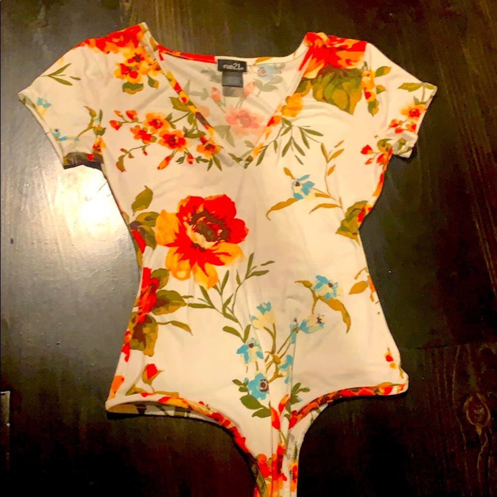 Stretchy Floral V-neck Bodysuit